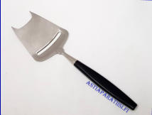 HACKMAN , Lion Juustoh�yl�,Design: Bertel Gardberg,1958-1984 -luvulta,pituus n. 22,5 cm,1kpl ,42�/kpl, ( Tuote nro 225AT ) 