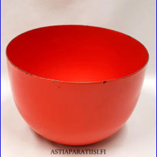 FINEL EMALI,Punainen  emali salaattikulho,Design:Leif Eriksson ,Tuotannossa 1960-70 luku,Kuntokuvaus k�yt�n j�lki�,Halkaisija n. 21cm,Korkeus n.14 cm, 1 kpl, 75� /kpl ( Tuote nro / Item #123N )