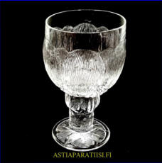 NUUTAJ�RVI / IITTALA,Pioni sarja,Punaviinilasii, Design: Oiva Toikka,Tuotannossa: 1979- luku ,Korkeus n.15,5 cm, suuaukon halkaisija n.8,8 cm, 8 kpl,34� /kpl ( Tuote nro / Item #165J )