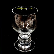 NUUTAJ�RVI ,Herttua  viinilasi ,Design: Heikki Orvola,laseja. Valmistaja ennen Nuutaj�rve�: V�rtsil�-ArabiaTuotannossa: 1969,Korkeus n.14 cm ,halkaisija n.8,3 cm, 4 kpl,28�/kpl,( Tuote nro / Item #181J )