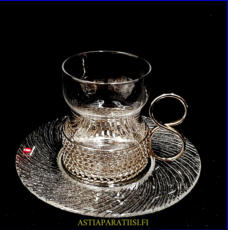 IITTALA, " Tsaikka " Teelasi ja asetti, 23 cl,Design:Timo Sarpaneva, v�rit�n lasi, metalli ,Tuotannossa 1957-luku,Korkeus n.8 cm ,halkaisija n. 6,7 cm, 6 setti,28�/setti,( Tuote nro / Item #311J )