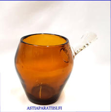 OY KUMELA, "Sarvituoppi"ruskea  Juomalasi, Design:Sirkku Kumela-Lehtonen, Tuotannossa: 1960-1968, 1969-1976, Korkeus n.11 cm , Halkaisija n.8 cm, 1 kpl,44�/kpl, ( Tuote nro / Item #454J )