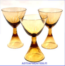 Art Deco-Amber v�rillinen cocktail lasi 1925 -luku,Korkeus n.12 cm , Halkaisija n. 7,7 cm,3 kpl,78�/yht.( Tuote nro / Item #582J )