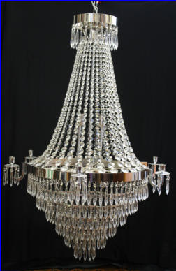 kristallikruunu,  Korkealaatuiset Tsekkiläiset briljanttihiotut kristallit. 10:lla lampulla,kuusi kynttiläpaikkaa,Mitat: halk. n. 85cm,kruunun korkeus n. 130cm,kokonaiskorkeus n. 180cm,,Kristallikruunun korkeus säädettävissä.( Tuote nro / Item #101KV )