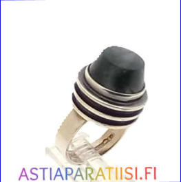 FINNISH DESIGN , E. Granit & Co Sormus ,Design:Erik Graniti,Vuodelta 1966, hopeaa  Pitoisuus 813,kivell�,l�hes uudenveroinen 190 mm,hinta 265� (sis. alv) (Tuote nro Item 117DK)