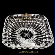 RIIHIMEN LASI,tuhkakuppi,Design:Aimo Okkolin,Hopeareunus, hiottu kristalli,kaiverrus ,1950-60-luku,Korkeus,n. 3,4 cm, halkaisija,n. 14,5 cm X 14,5 cm,1kpl,160 ( Tuote nro / Item #156KR )