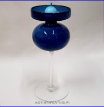 IITTALA, jalallinen kynttilänjalka sininen,Design:Erkki Vesanto,Valmistettu 1960-1970-luvulta,mitat Korkeus,n.21,8 cm, halkaisija n. 8,9 cm, 5 kpl,64€/kpl( Tuote nro / Item #107C )