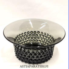 NUUTAJ�RVI, N�ppyl�  lasimaljakko / kulho harmaa v�ri , Design: Saara Hopea,Valmistettu:1952-71-luku,Korkeus n.8,2 cm, halkaisija n.17,7 cm ,1 kpl,68� /kpl ( Tuote nro / Item #151MA )