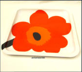 MARIMEKKO, Unikko punainen melamine lautanen.hyv�ss� kunnossa.n. 25,5 cm x 25,5 cm, 1kpl., 45�/kpl