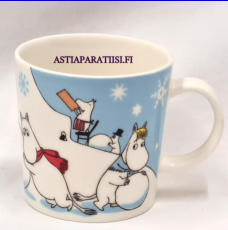 ARABIA,Muumimuki Lumileikkej, talvikausimuki ,Moomin Mug, Winter Games (winter season mug 2011),Design: Tove Slotte-Elevant,Korkeus n. 8 cm, halkaisija n. 8 cm, 3kpl,77/kpl,( Tuote nro 125M )