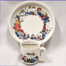 ARABIA,Muumi Lastenastiasto Ev�sretkell�, Moomin, Children's Set: Mug, Plate and Spoon (1990-1994),Design:Tove Slotte-Elevant, 1 setti, 189� /kpl,( Tuote nro 185M )