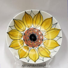 ARABIA, fajanssia, "Aurinkoruusu", malli AR,k�sinmaalattu, signeerattu, syv�lautanen,Design:Hilkka-Liisa Ahola, Kaarina Aho (malli),Valmistettu 1960-75,Korkeus n. 4 cm, leveys n. 18 cm,1kpl,74�/kpl ( Tuote nro 133R )