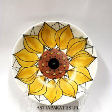 ARABIA, fajanssia, "Aurinkoruusu", malli AR,k�sinmaalattu, signeerattu, syv�lautanen,Design:Hilkka-Liisa Ahola, Kaarina Aho (malli),Valmistettu 1960-75,Korkeus n. 4,5 cm, leveys n. 16,3 cm,1kpl,62�/kpl ( Tuote nro 132R )