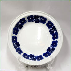 ARABIA,Aamu sininen syv� ruokalautanen,Design:Esteri Tomula,Eritt�in v�h�isi� k�yt�nj�lki�,Valmistettu 1971-73, leveys n. 19 cm,2 kpl,38�/kpl ( Tuote nro 139R )