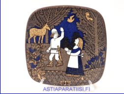 ARABIA, Vuosilautanen 1991,Design:Raija Uosikkinen,halkaisija .n. 20,5 cm X20,5 cm, 1kpl. 48�/kpl,( Tuote nro 118AM )