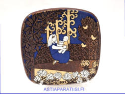 ARABIA, Vuosilautanen 1993,Design:Raija Uosikkinen,halkaisija .n. 20,5 cm X20,5 cm, 1kpl. 159�/kpl,( Tuote nro 120AM )