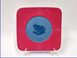 ARABIA, Flora & Fauna vuosilautanen 2008,Design:Eeva Sivula & Pekka Toivanen,Mitat Pituus x leveys: 20,5 cm x 20,5 cm,1kpl.47�/kpl,(  Tuote nro 138AM )