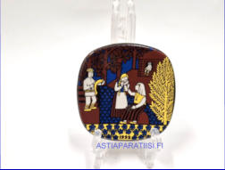 ARABIA, Kalevala factory visit koristelautanen 1992,Pieni sein�levy valmistettu muistoksi Arabian tehtaan vierailijoille.Design:Raija Uosikinen,Mitat Pituus x leveys: 6,4 cm x 6,4 cm,1kpl.45�/kpl,(  Tuote nro 149AM )