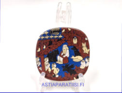 ARABIA, Kalevala factory visit koristelautanen ,Pieni sein�levy valmistettu muistoksi Arabian tehtaan vierailijoille.Design:Raija Uosikinen,Mitat Pituus x leveys: 6,4 cm x 6,4 cm,1kpl.45�/kpl,(  Tuote nro 151AM )