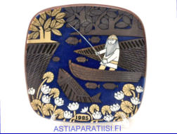 ARABIA, Vuosilautanen 1985,Design:Raija Uosikkinen,halkaisija .n. 20,5 cm X20,5 cm, 1kpl. 28�/kpl,( Tuote nro 112AM )