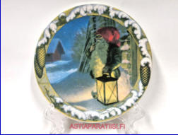 ARABIA, koristelautanen Tonttu Ja Lyhty,Design:Anders Olsson,1980-luku,Mitat halkaisija,n. 12 cm,1kpl.35�/kpl,( Tuote nro 162AM )