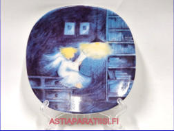 ARABIA, koristelautanen  Anna meille enkeleit�,Design:Riittatuulikki Hirvonen,Mitat Korkeus n. 12 cm, leveys n. 12 cm,1kpl.45�/kpl,( Tuote nro 172AM )