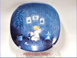 ARABIA, koristelautanen  Anna meille enkeleit�,Design:Riittatuulikki Hirvonen,Mitat Korkeus n. 12 cm, leveys n. 12 cm,1kpl.45�/kpl,( Tuote nro 173AM )