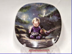 ARABIA, Syd�nyst�v� koristelautanen Lintu, N:O 1,Design:Sussi Anna �berg,1990-luku,Mitat Korkeus n. 12 cm, leveys n. 12 cm,1kpl.45�/kpl,( Tuote nro 181AM )