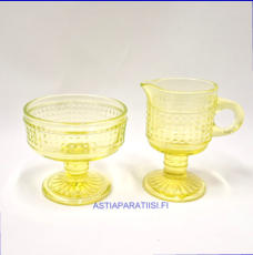 RIIHIM�EN LASI,Barokki kermakko ja sokerikko,Design:Erkki tapio Siiroinen,1967-1979-luku, Kermakko korkeus:n. 12 cm, Halkaisija n.6,7 cm,Sokerikon korkeus:n.9,4 cm, Halkaisija:n.10,5 cm, pari,65� ( Tuote nro / Item #115S )