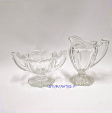 RIIHIM�EN LASI,Jugend-tyylinen,kermakko ja sokerikko, Kermakko korkeus:n.13,5 cm, Halkaisija n.6,5 cm,Sokerikon korkeus:n.9 cm, Halkaisija:n.10 cm, pari,120� ( Tuote nro / Item #119S )