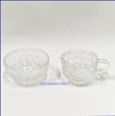 RIIHIM�EN LASI,Riikinkukko kermakko ja sokerikko,Design:Nanny Still.Kermakko korkeus:n. 6 cm, Halkaisija: n.7,5 cm,Sokerikon korkeus:n.5,2 cm, Halkaisija:n.10 cm, pari,35� ( Tuote nro / Item #145S )