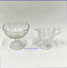 NUUTAJ�RVI,kermakko ja sokerikko, Kermakko korkeus:n. 8 cm, Halkaisija n.5,5 cm,Sokerikon korkeus:n.8,2 cm, Halkaisija:n.9,5 cm, pari,38� ( Tuote nro / Item #147S )