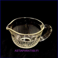 RIIHIM�EN LASI,Viiru kermakko,Design:Nanny Still, Kermakko korkeus:n. 5,5 cm, Halkaisija: n.8 cm,23� ( Tuote nro / Item #171S )